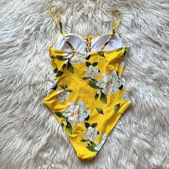 Cupshe Sunny Yellow Floral Print Lace-Up One-Piece Swimsuit Size Medium - Picture 6 of 11